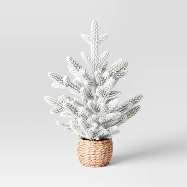 Christmas Medium Heavy Flocked Tree Green - Threshold? "